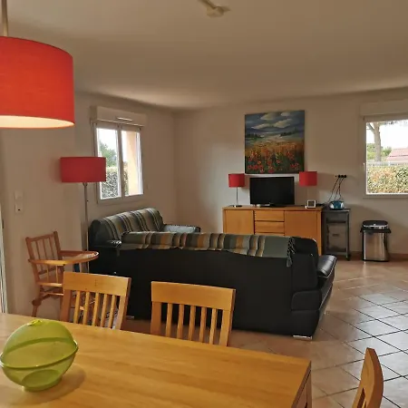 La Pinede - Confort - Piscine De Saison - 2 - Proche Et Commerces *