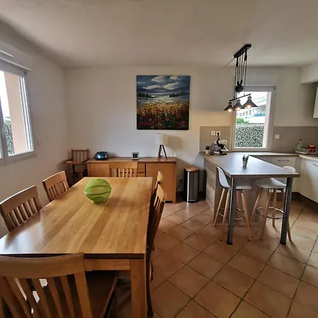 La Pinede - Confort - Piscine De Saison - 2 - Proche Et Commerces Appartement *