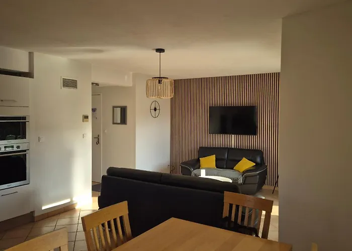 Apartamento La Pinede - Confort - Piscine De Saison - 2 - Proche Et Commerces
